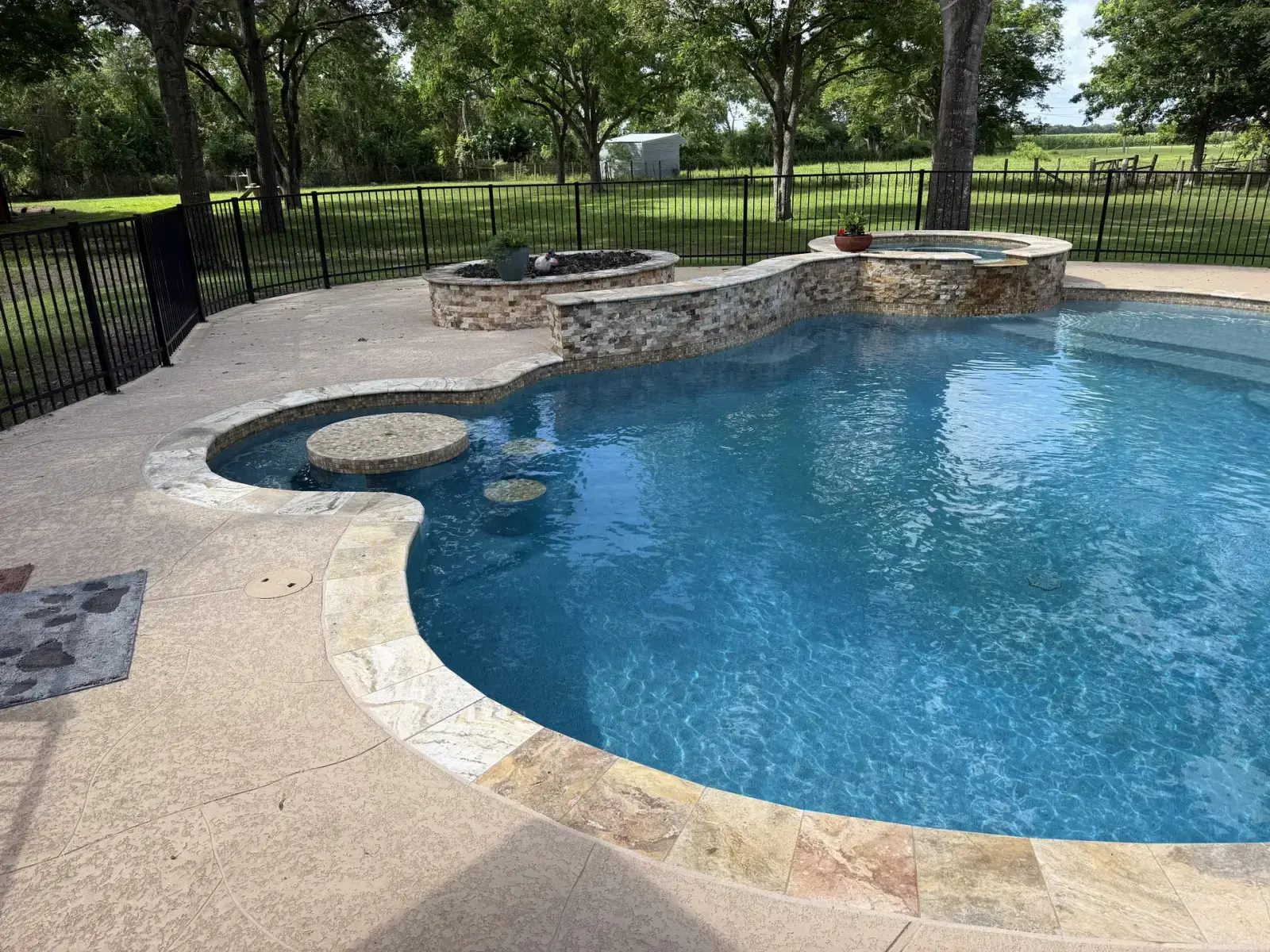 A Houston pool built or serviced by Venture Pool Company