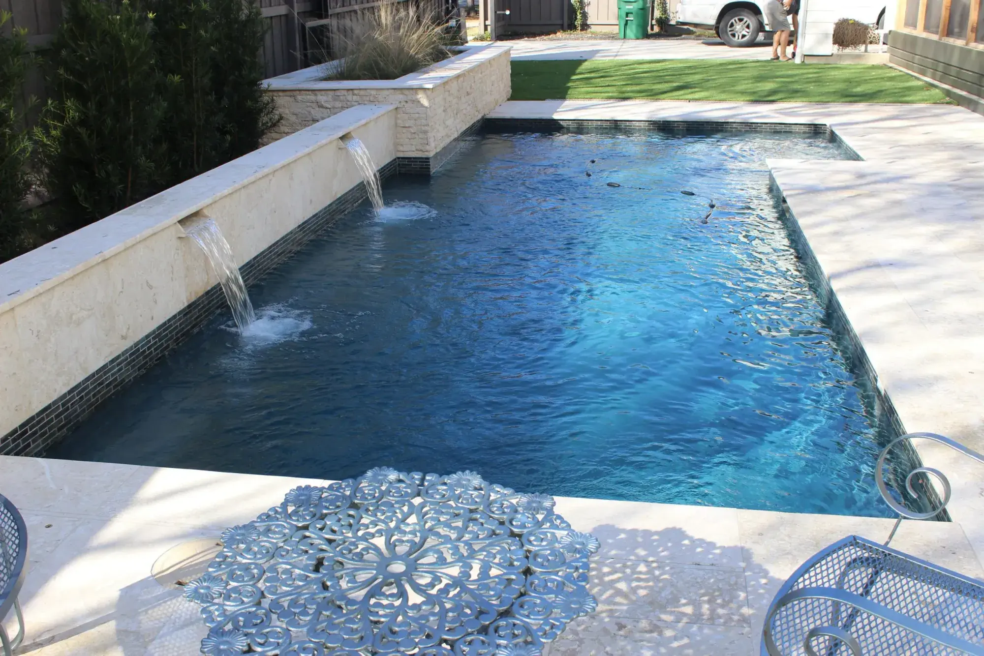A modern custom pool with a raised spa built by Venture Pool Company in Houston