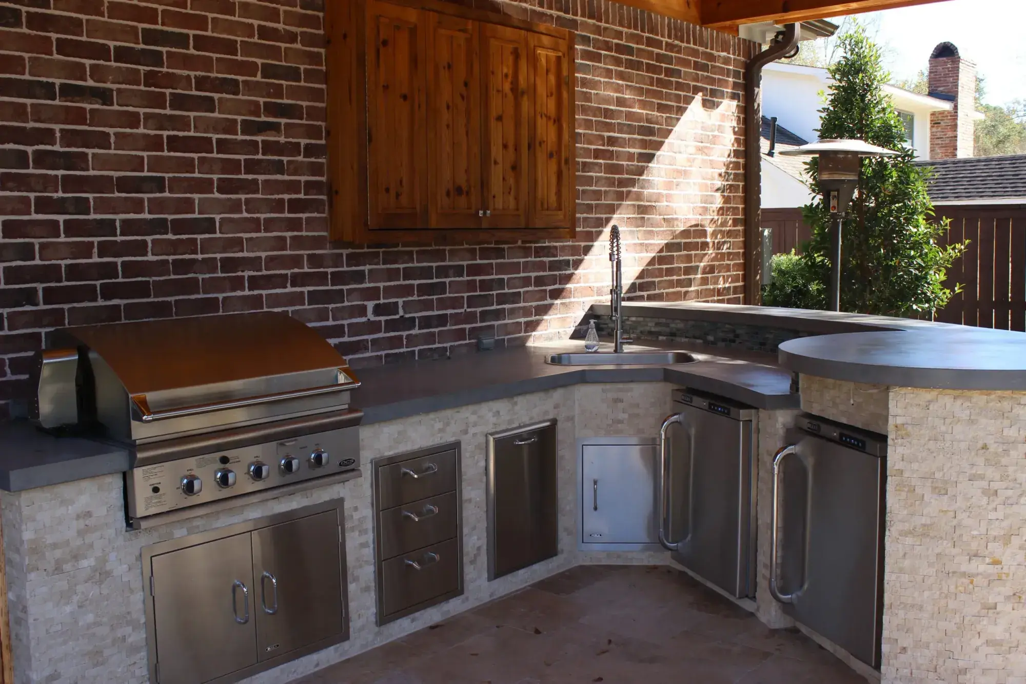 A Houston backyard built by Venture Pool Company